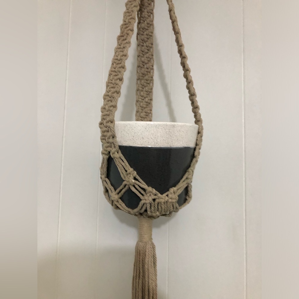Green Macrame Plant Hanger. NEW. - Picture 3 of 7